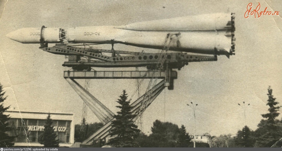 Москва - ВДНХ ракета у павильона 1975, Россия, Москва,