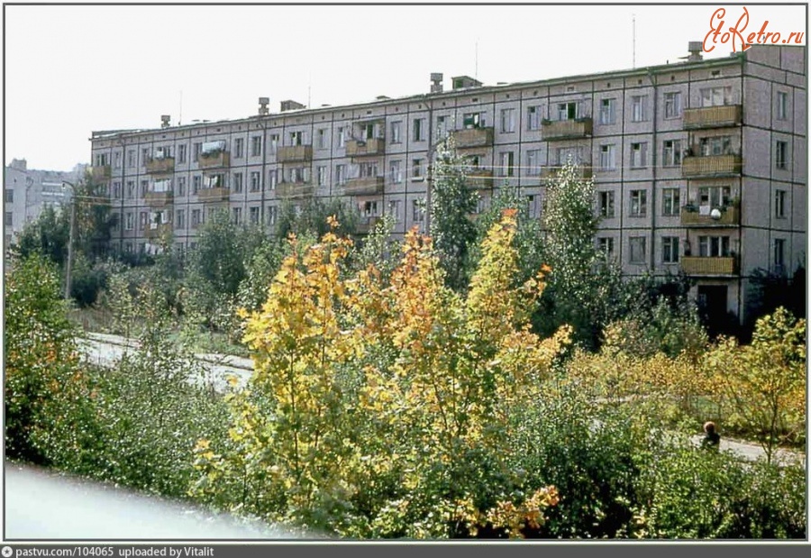 Москва - Вид на внутреннюю дорогу-дублёра 16 Парковой улицы