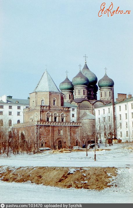 Москва - Мостовая башня и Покровский собор в Измайлове