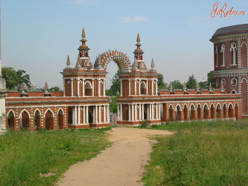 Москва - Царицыно. Вид с Хлебного двора на Фигурную арку 