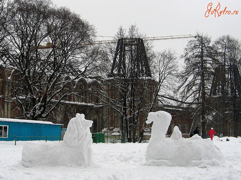 Москва - Царицыно. Снежные скульптуры на Дворцовой поляне + вид на обновляемый Большой дворец