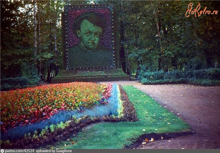 Москва - Портрет Володи Ульянова в детском городке Измайловского парка