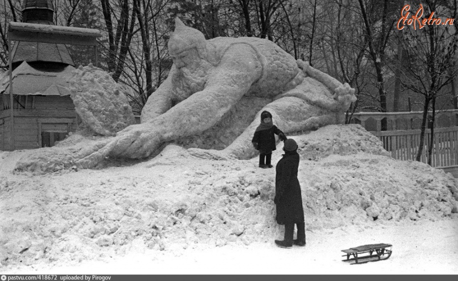 Москва - Снежные скульптуры в детском городке
