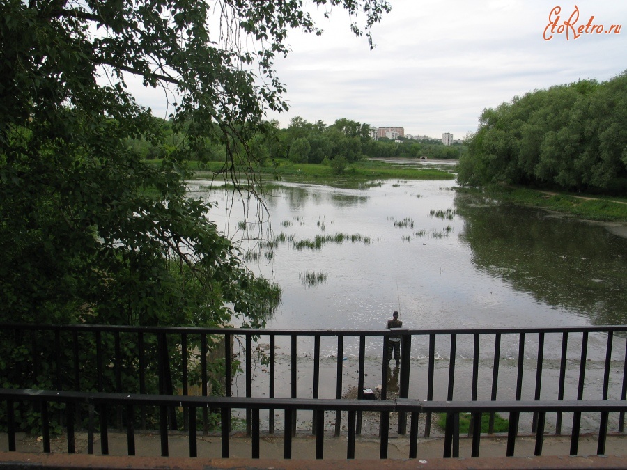 Москва - Царицыно. Вид со старой плотины на Средний пруд