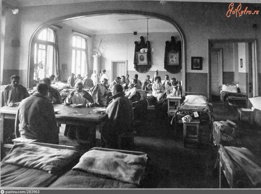 Москва - Раненые в палате лазарета, устроенного при Коронационном убежище