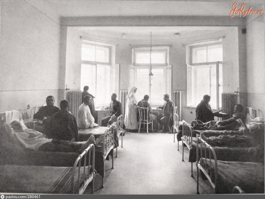 Москва - Раненые в одной из палат лазарета при санатории имени Четвериковой