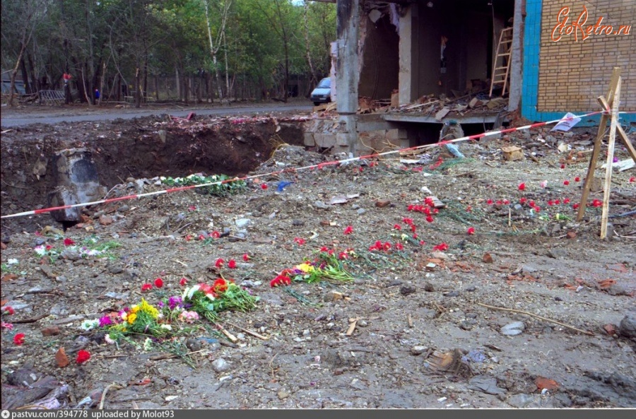 Москва - Цветы в память о жертвах теракта 09.09.1999