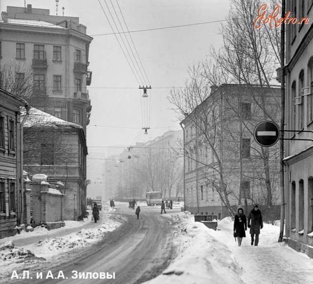 Москва - 1-й Тружеников переулок (бывш. 1-й Воздвиженский), перед выходом на Плющиху, 1980 год.