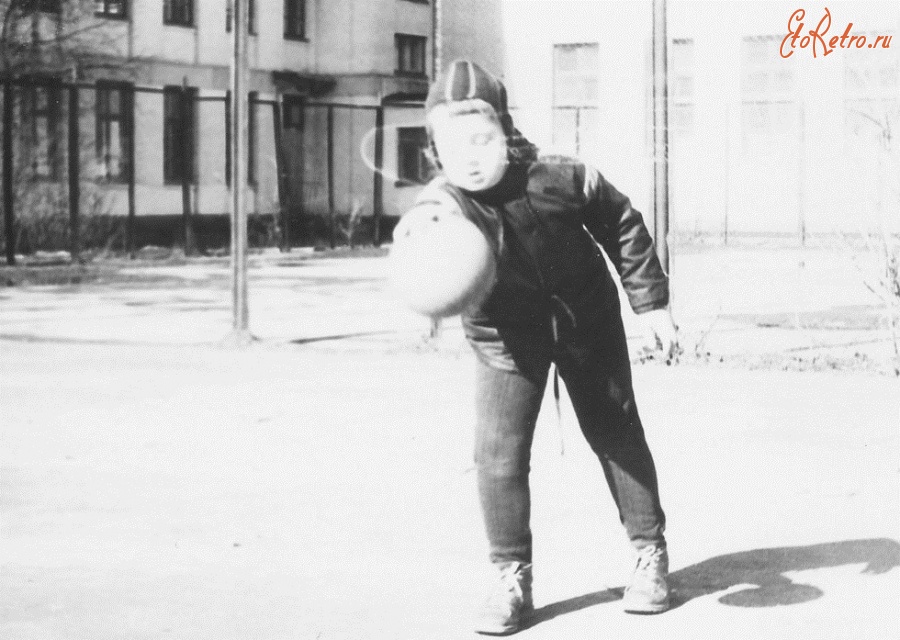 Москва - Во дворе школы №456. 1976год