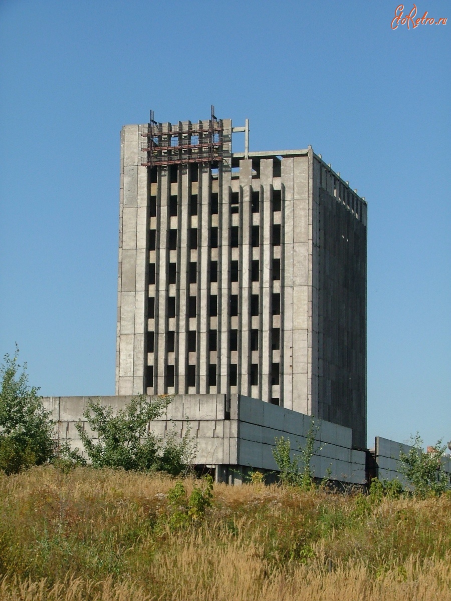 Москва - Орехово-Борисово. Вид на недостроенное и заброшенное здание 