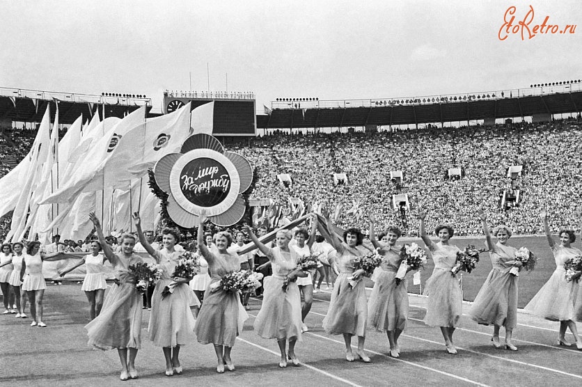 Москва - 28 июля 1957 года открылся VI Всемирный фестиваль молодежи и студентов