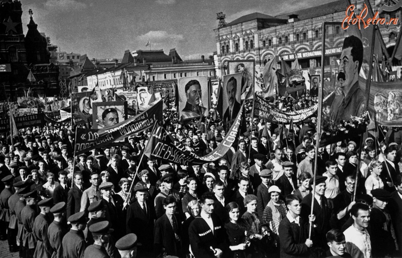 1 мая 1918. Первомайская демонстрация 1918. Первомайская демонстрация в Пятигорске в 1921 г. Первомайская демонстрация 1923. Парад 1 мая 1938 года в Москве.