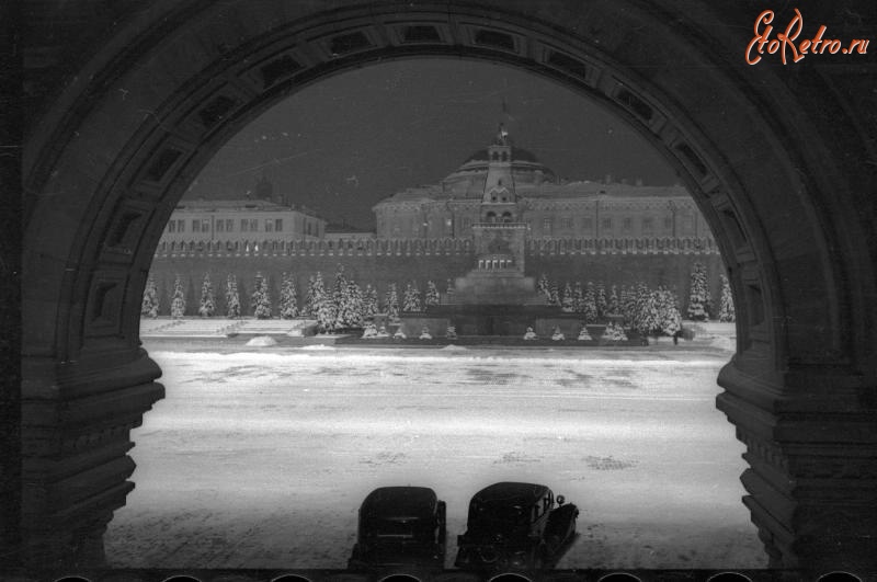 Москва - Мавзолей зимней ночью.