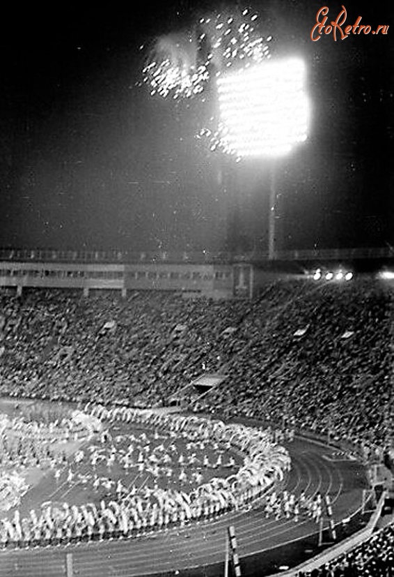 Москва - Большая спортивная арена Центрального стадиона имени В. И. Ленина. Церемония закрытия Олимпиады - 80