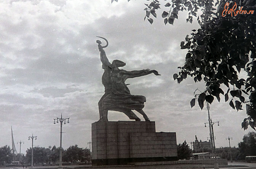 Москва - Скульптура В.И. Мухиной 