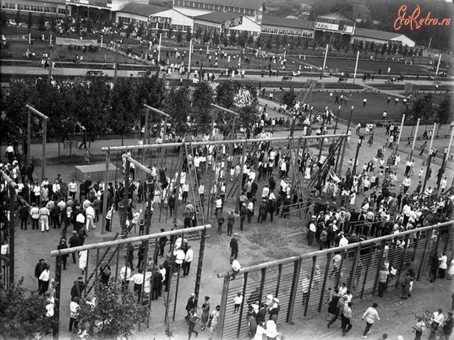 Москва - 12 августа 1928 г. был открыт Центральный парк культуры и отдыха