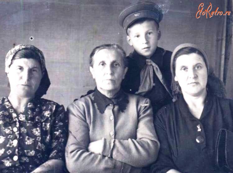 Болохово - Моя мама, тётя Варя, и тётя Липа  в 1957 году