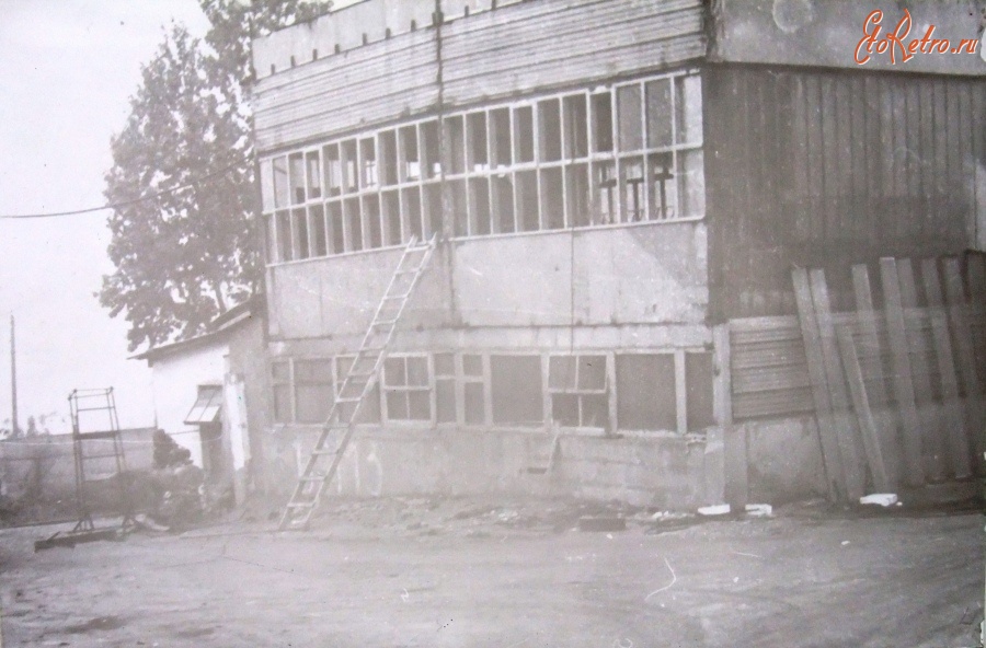 Болохово - Болоховский экспериментальный завод. Корпус механического цеха. На втором этаже построим тренажёрный зал для молодёжи. 1985 год