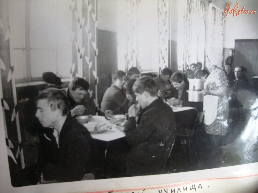 Болохово - Сельское училище г. Болохово. 1954 год.    В столовой училища.  Добавку будете?