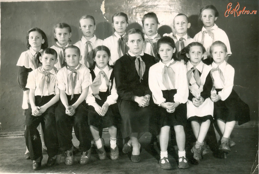 Болохово - Болоховская семилетняя школа №1. 22 мая 1959 года мы стали пионерами.