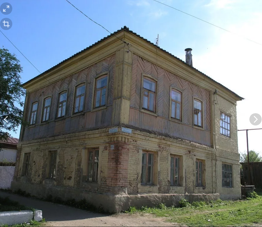 Одоев - Одоев - один из славных городов Тульской области.       Гостиница города.  2005 год.