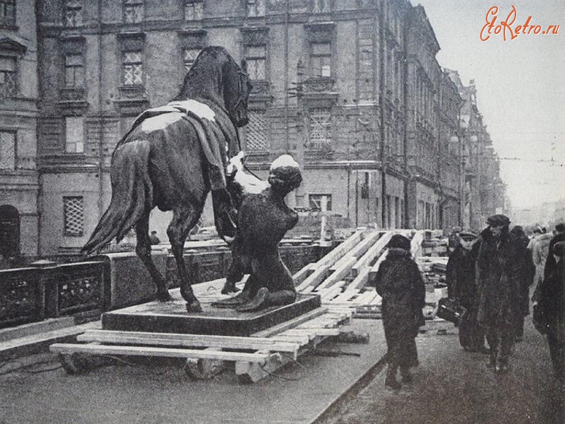 Санкт-Петербург - Снятие с постамента скультуры с Аничкова моста