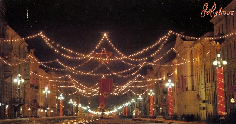 Санкт-Петербург - Невский проспект ночью в праздничном убранстве