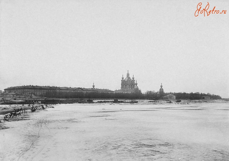 Санкт-Петербург - Вид на Смольный собор со стороны Невы