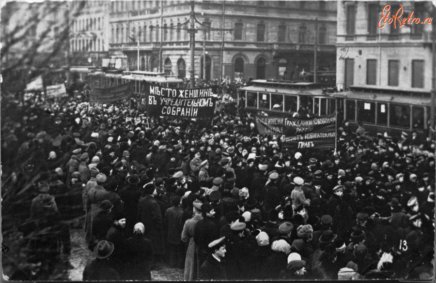 Санкт-Петербург - Митинг на Невском проспекте после февральской революции 1917 года;