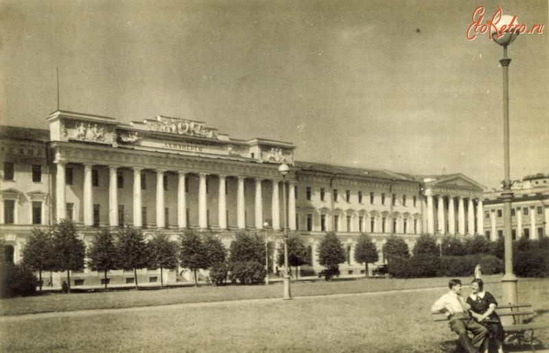 Санкт-Петербург - Здание Ленэнерго на площади Жертв Революции