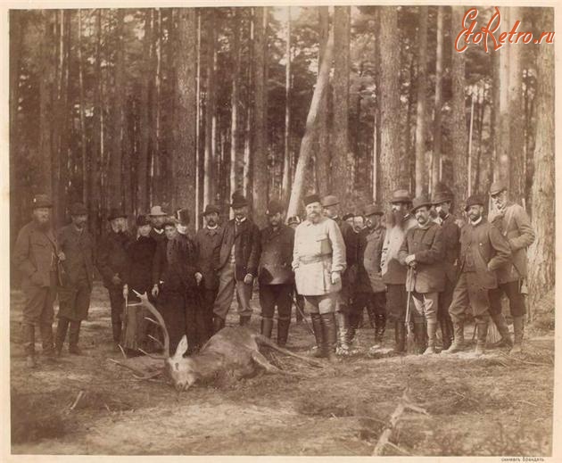 Санкт-Петербург - Семья императора Александра III и придворная свита после охоты