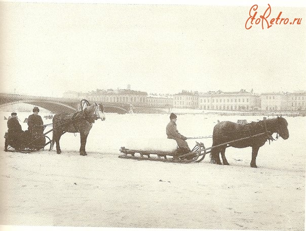 Санкт-Петербург - Извозчики на Неве у Литейного моста.