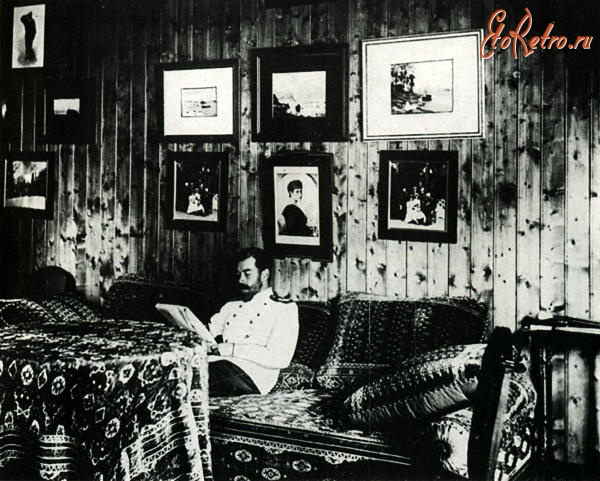 Санкт-Петербург - Николай II в своем кабинете в «Охотничьем домике»