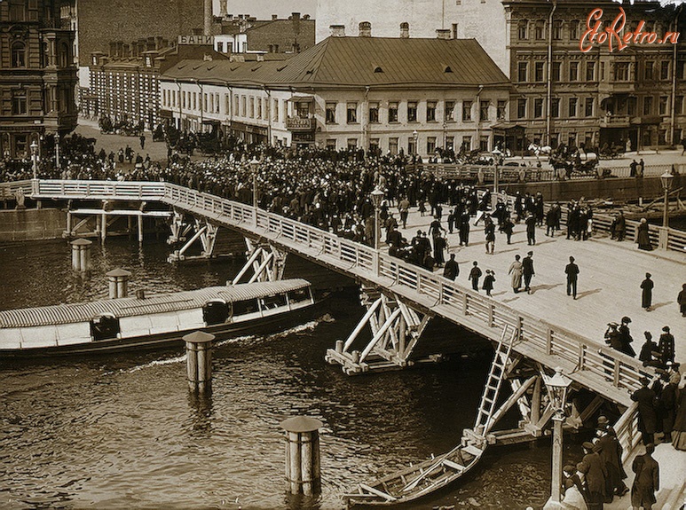 Санкт-Петербург - Открытие временного моста рядом с разрушенным.