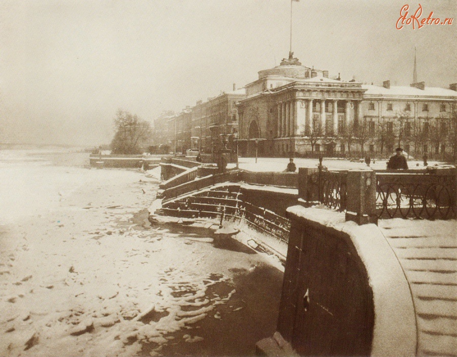 Санкт-Петербург - Адмиралтейская набережная зимой.