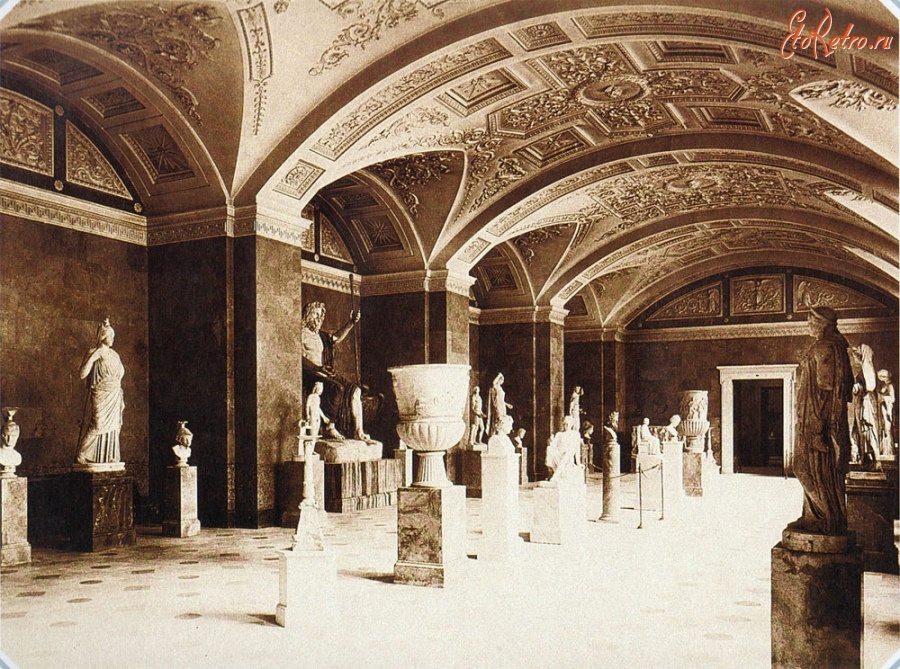 Санкт-Петербург - Зал античного искусства в здании Нового Эрмитажа.