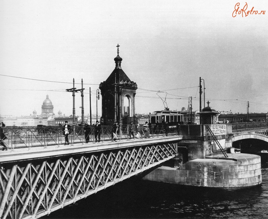 Санкт-Петербург - Вид на Николаевский мост и часовню Святого Николая Чудотворца.