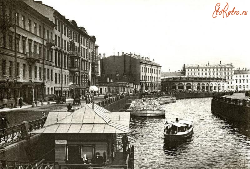 Санкт-Петербург - Вид с Бол. Конюшенного моста на Круглый рынок.