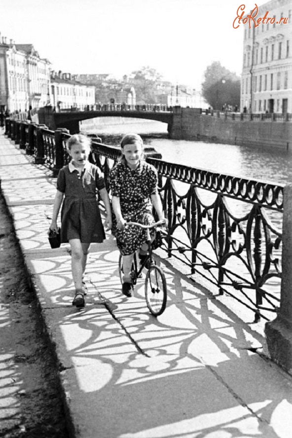 Санкт-Петербург - Ленинград 1942. Вид набережной