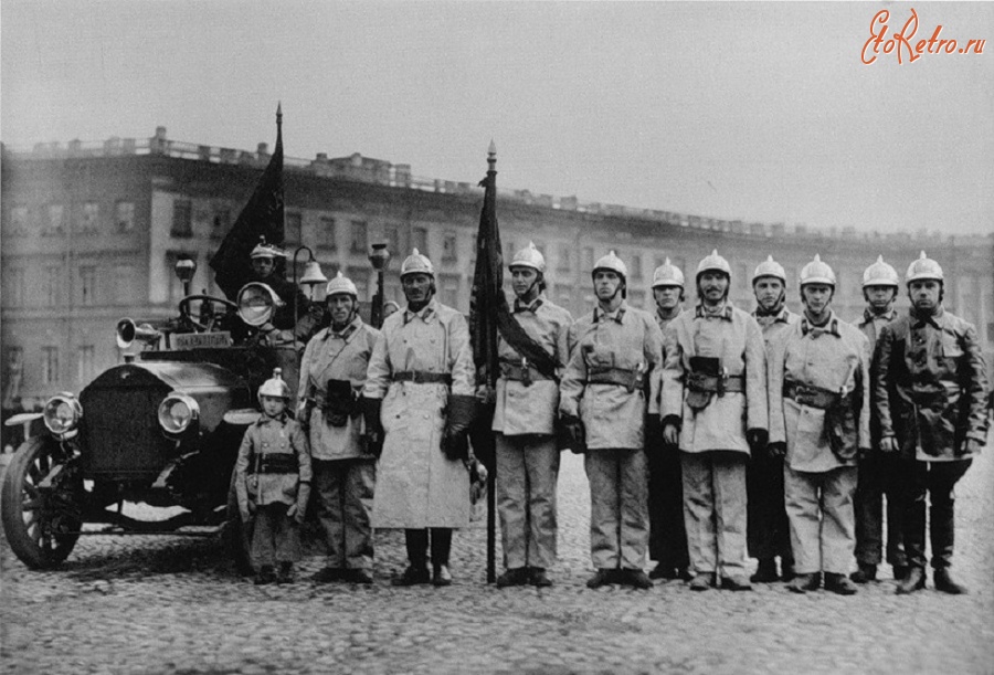 Санкт-Петербург - Пожарная команда торгового порта на параде пожарных частей- 1925 г.