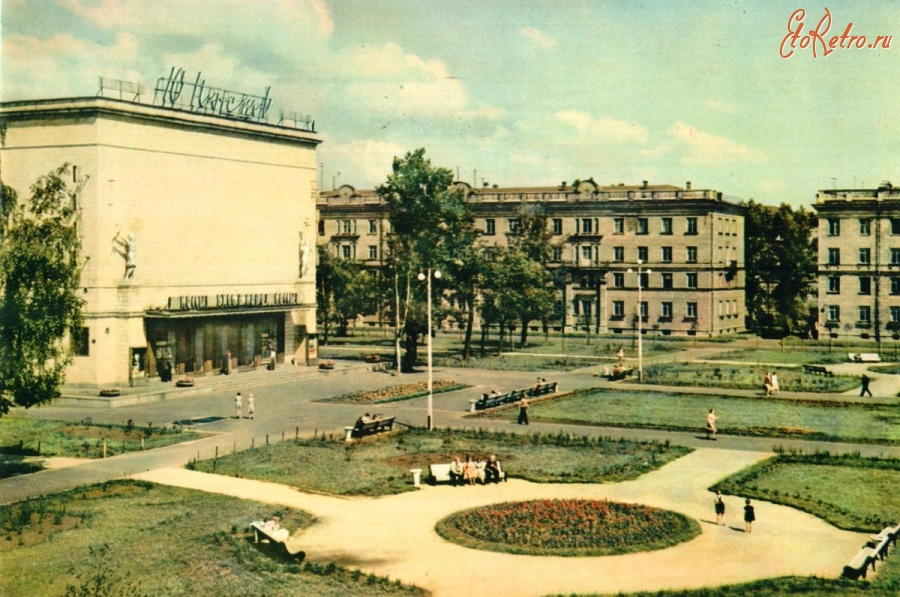 Санкт-Петербург - Кинотеатр Юность на улице Савушкина в Ленинграде. 1957 год