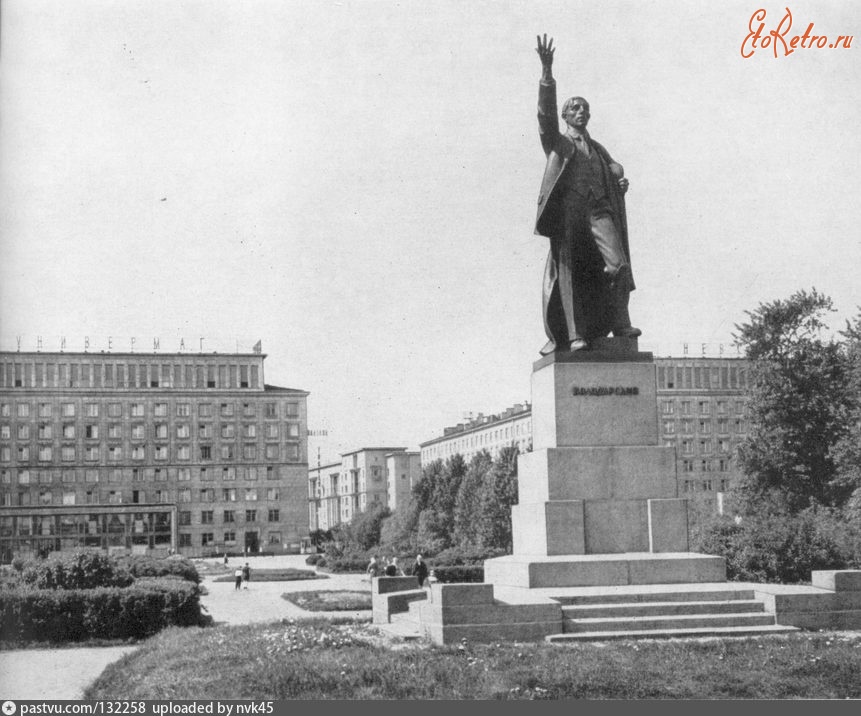 Санкт-Петербург - Памятник Володарскому