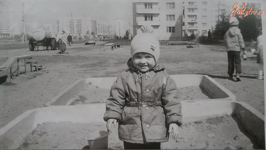 Санкт-Петербург - Детская площадка перед домом 88 по Будапештской улице