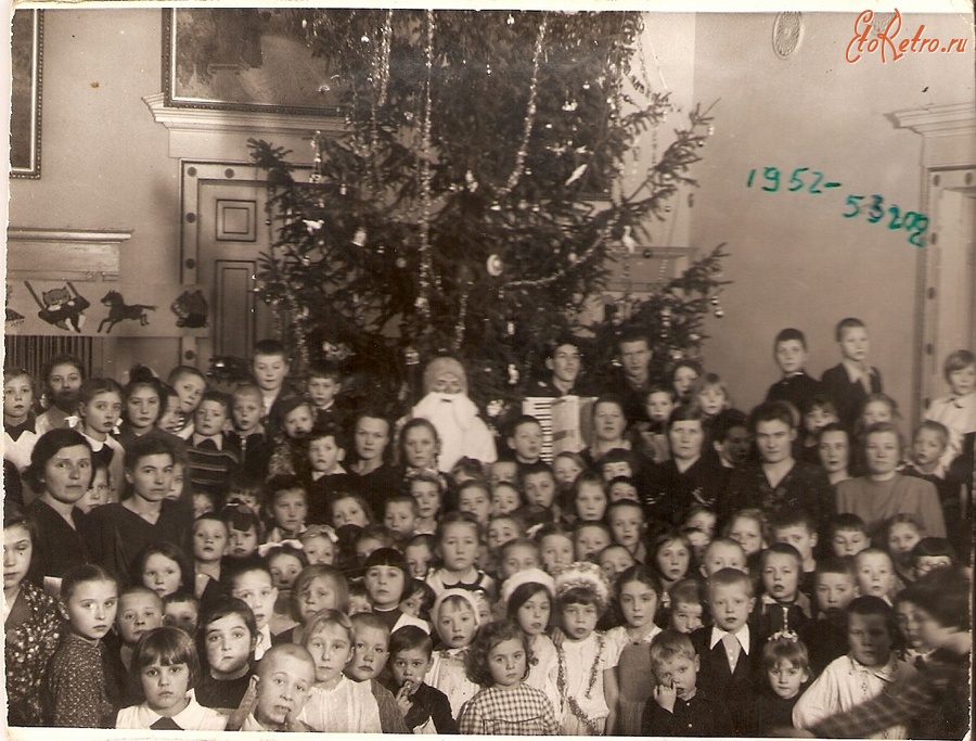 Санкт-Петербург - Новогодняя елка в актовом зале школы №440