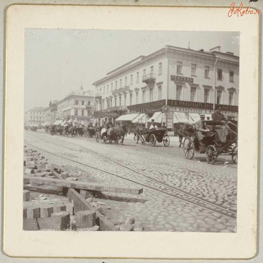 Санкт-Петербург - Конные экипажи на Невском проспекте