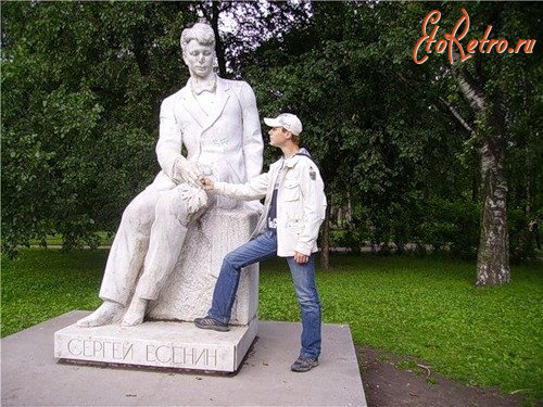 Санкт-Петербург - Миша здоровается с Сергеем Александровичем в Таврическом саду в Санкт-Петербурге.