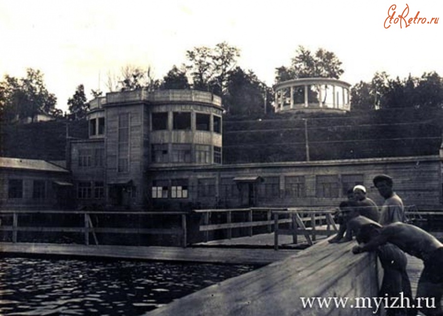 Ижевск - Купальня на берегу Ижевского пруда в районе Летнего сада.