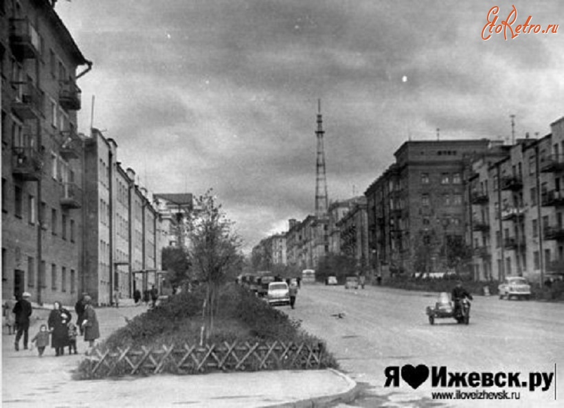 Ижевск - Ижевская телевышка в начале 70-х годов. Только благодаря ей в те годы в районе ул. Пушкинской показывал ТВ.