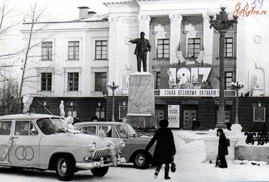Старый город глазов. Глазов старый город. Старинные здания глазов. Город глазов старый район. Глазов старый город.