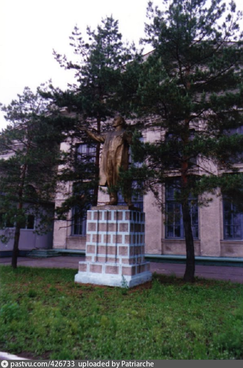 Хабаровск - Памятник Ленину в аэропорту